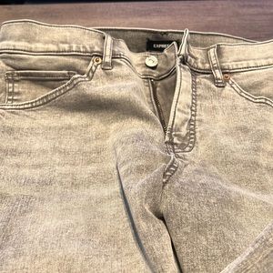 Mid Rise Gray Ripped Cropped Skinny Jeans. 10 R. Used once. Great fit